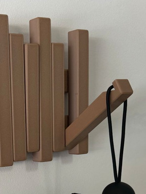 Modern wall hanger with 7 foldable hooks new