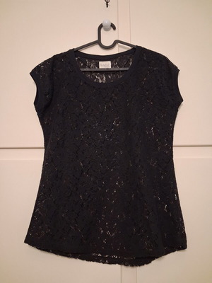 Zara women's short-sleeve blouse with lace floral pattern, like new, black, size M