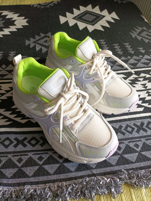 Women's athletic shoes new, size 37