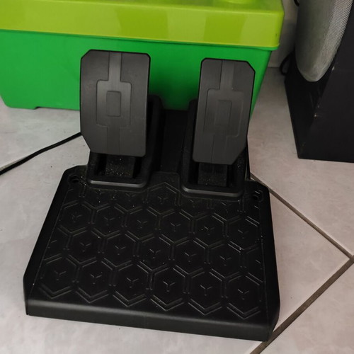Thrustmaster T128X racing wheel like new, compatible with PC and Xbox