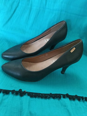 Ideal Shoes black pumps used, size 37, synthetic leather