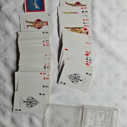 Heraclio Fournier Vitoria playing cards new, set of two