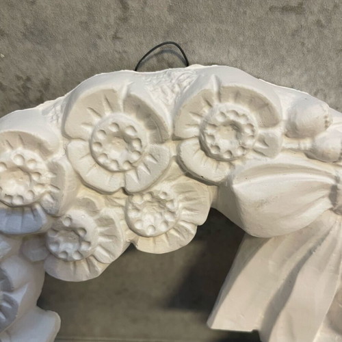 Gypsum wreaths set of 2 with flowers and bows for painting and wall decor
