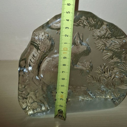 Kosta Boda decorative paperweight like new with squirrel design