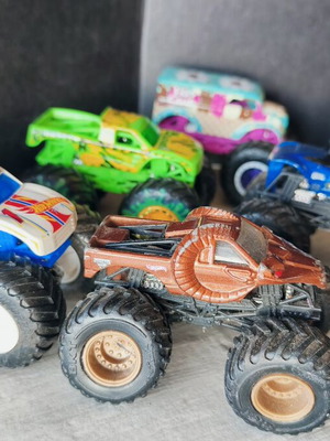 Hot Wheels trucks, pack of 7