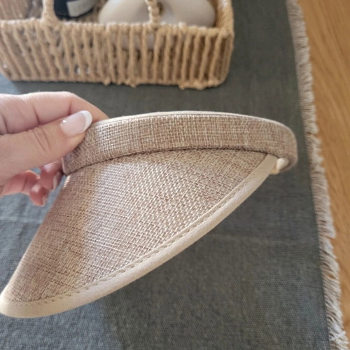Hat like new, size S, beige