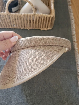 Hat like new, size S, beige