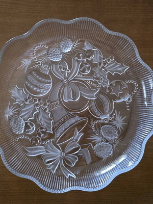 Christmas platter like new with 36×36 dimensions