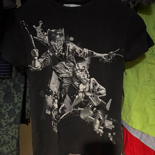 T-shirt graphic comic style black medium used