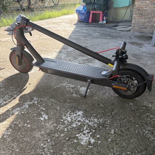 Mi Electric Scooter Pro 2 like new with charger and lock