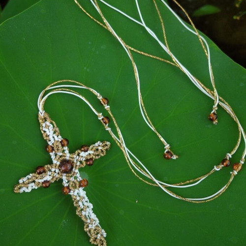 Κολιε *CROSS* με τεχνη μακραμε χειροποιητο.