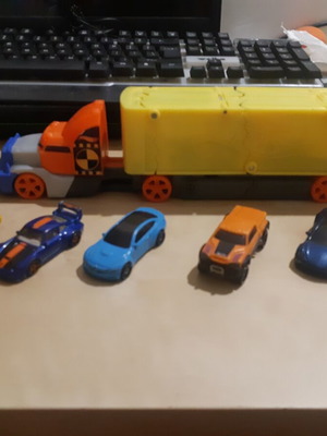 Lot of 6 toy cars and 1 truck