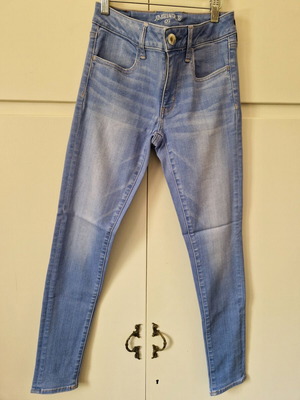 American Eagle high-rise light wash jeans like new XS/S