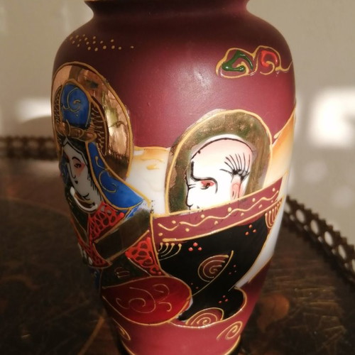 Decorative Asian art vase used, gilded