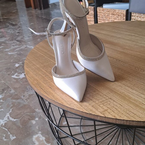Bilero bridal shoes like new, ivory leather with rhinestones, size 35