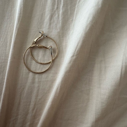 Gold earrings like new, golden color