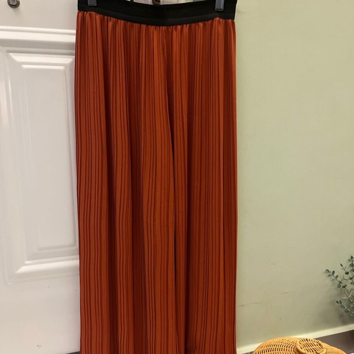 Stradivarius Pleated Culotte Pants XS Rust Orange like new
