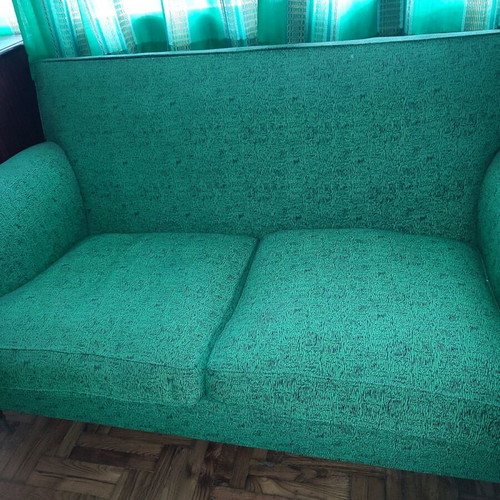 Two-seater sofa like new in green shade