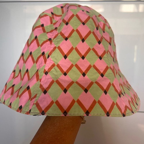 Zara women's hat small with geometric patterns, like new, cotton