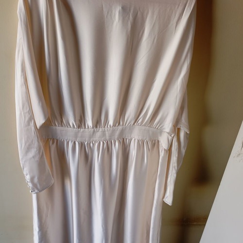 H&M white women's dress with long sleeves and lining