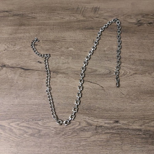 Chain style belt in excellent condition