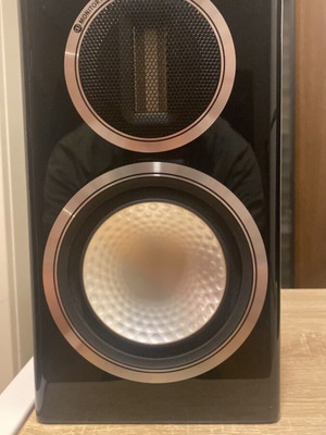 Monitor Audio Gold 50 bookshelf piano black like new