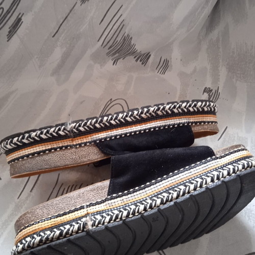 Suede slippers size 36 like new, black