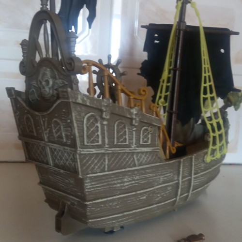 Chap Mai Pirate Ship with Two Pirate Figures used