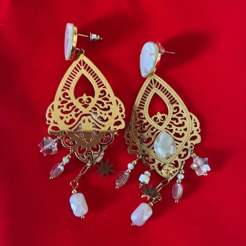Earrings new, impressive with velvet pouch