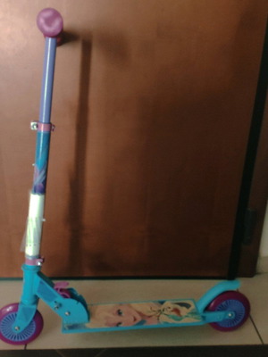 Frozen scooter with 2 wheels and adjustable handlebar, new