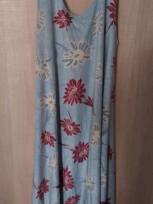 Dress with A-line silhouette and asymmetrical hem used, multicolor