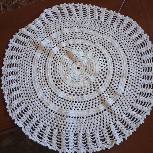 Round handmade doilies used, set of 4, white and beige