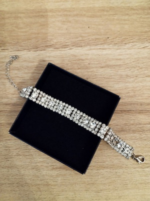 Fashion jewelry bracelet new, unworn