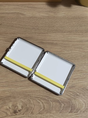 Cigarette case for short cigarettes