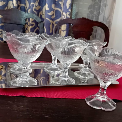 Set of six stemmed ice cream bowls with rhomboid pattern