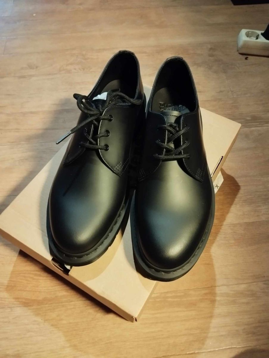 Doc martens outlet taille 43