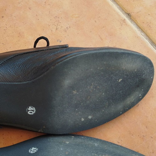 Women's leather shoes black pumps like new, size 40