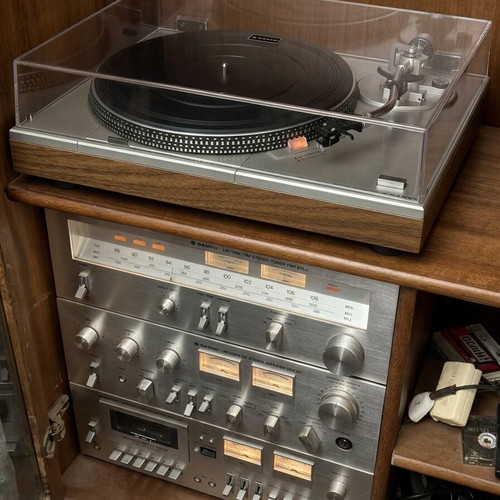 Sanyo stereo complete with turntable used