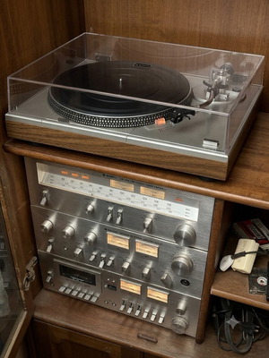 Sanyo stereo complete with turntable used