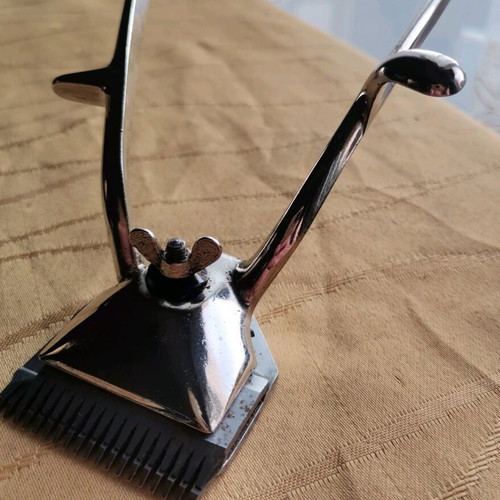 Vintage small barber set like new with Ski clipper, safety razor and brush