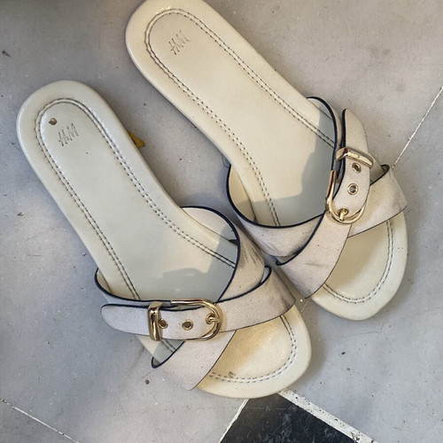 Flat sandals 39 with adjustable gold buckle used