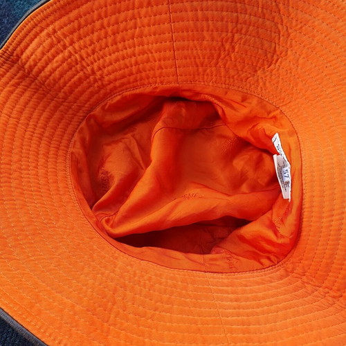 Hermes hat unworn, orange