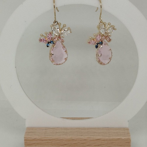 Earrings new, pink, elegant and sparkling