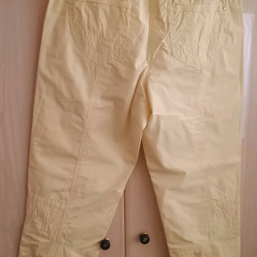 Capri pants like new, size M, yellow, 100% cotton