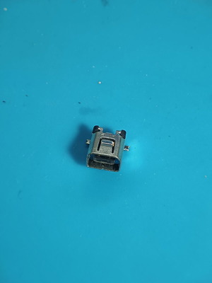 Nintendo DSI XL charging port like new, genuine