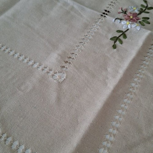 Round tablecloth with rococo embroidery new 180cm with 8 dinner napkins