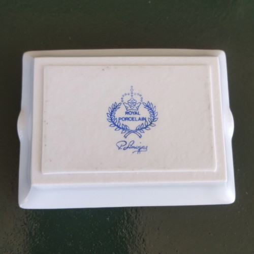 Porcelain ashtrays set of 2 with intricate blue and gold decoration