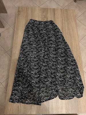 Maxi skirt Sinsay new, size Small, black and white