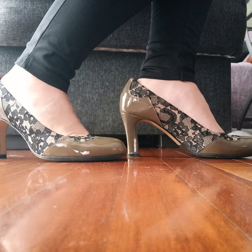 Premiere women's leather shoes like new, size 39, brown olive