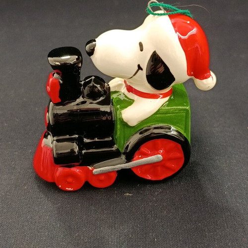 Porcelain Christmas decoration Peanuts Snoopy train like new 1958-79